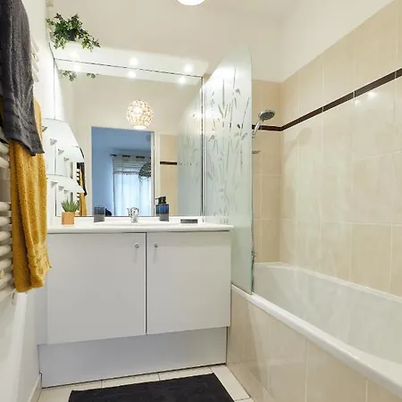 Wakandais-proche Disney, Parking & Wifi Apartment